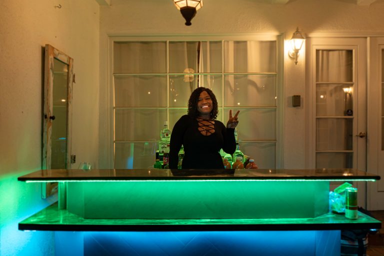 Party Shakers bartending services  768x512